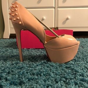 Betsey Johnson size10 spiked nude heels